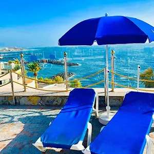 first-line-seaview-apartment.adeje-hotels.com/